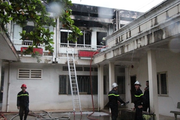 Lửa bao trùm công ty, 5 tấn sơn bị thiêu rụi ảnh 4