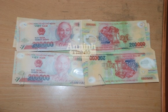 Băt băng nhóm “sắm” tiền giả đi mua tạp hóa ảnh 1