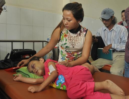 Bình Dương: Bé gái bị bố mẹ "dạy dỗ" đến chấn thương sọ não ảnh 2
