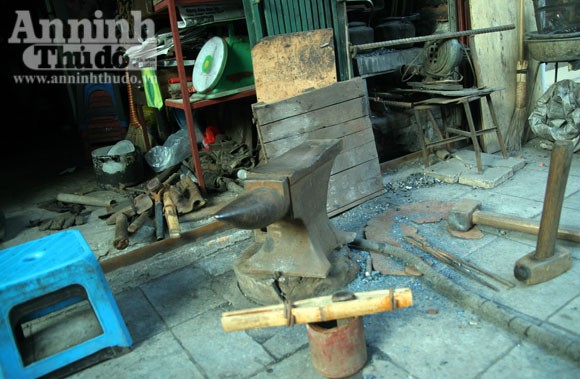 Nghề nóng và "chát chúa" nhất phố cổ ảnh 3