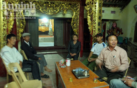 Lạ kỳ cá heo chầu Miếu Đỏ mang dòng chữ lạ trên mình ảnh 3
