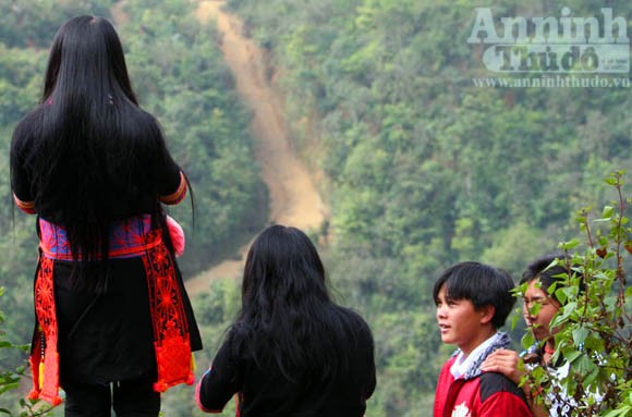 Luồn vào trong mây “cướp gái xuân thì" về làm vợ... ảnh 3