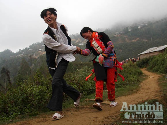 Luồn vào trong mây “cướp gái xuân thì" về làm vợ... ảnh 4