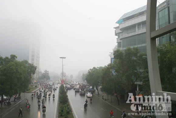 Sương mù dày đặc phủ kín Hà Nội ảnh 10