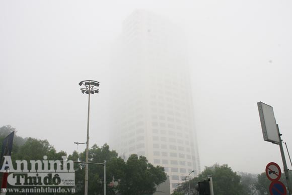 Sương mù dày đặc phủ kín Hà Nội ảnh 8