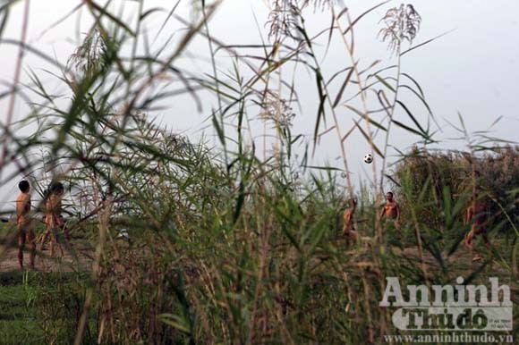 Nơi những chàng “Adam” trở về cõi thực bên sông Hồng ảnh 2