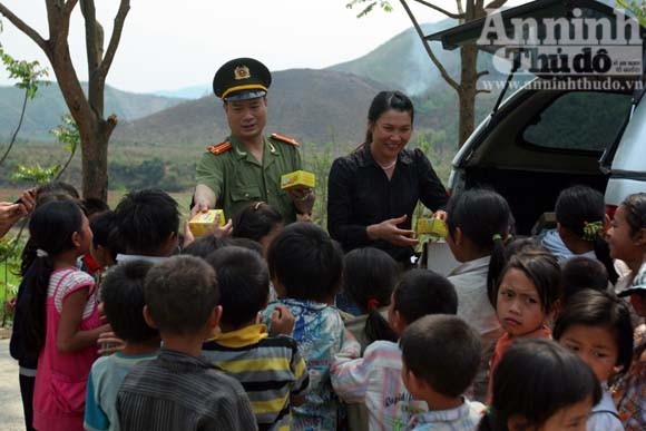 Có một "lầu son" ở ven trời Tây Bắc ảnh 4