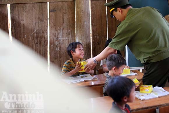 Có một "lầu son" ở ven trời Tây Bắc ảnh 5