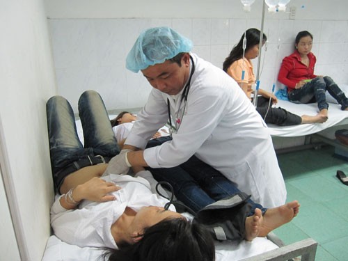 Hơn 70 người cấp cứu do ngộ độc thực phẩm ảnh 1