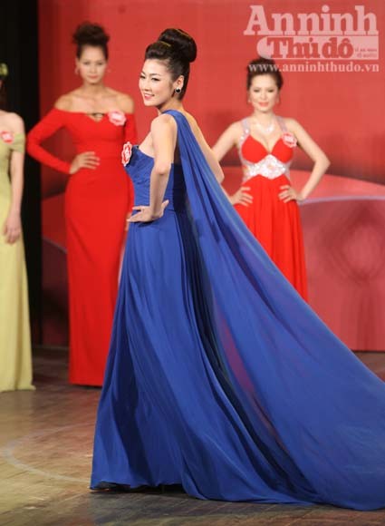 Thướt tha nhan sắc trong xiêm áo ảnh 3
