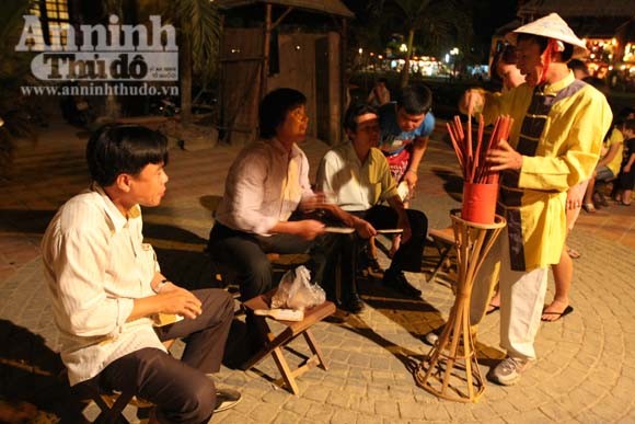 Nghệ thuật đỏ, đen trong tiếng ca bài chòi ảnh 1