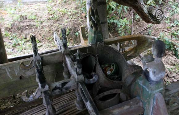 Bí ẩn phía trên những ngôi mộ người quá cố ảnh 7