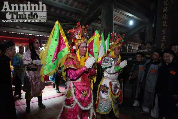 Gánh tuồng làng hóa thân cực kỳ chuyên nghiệp ảnh 7