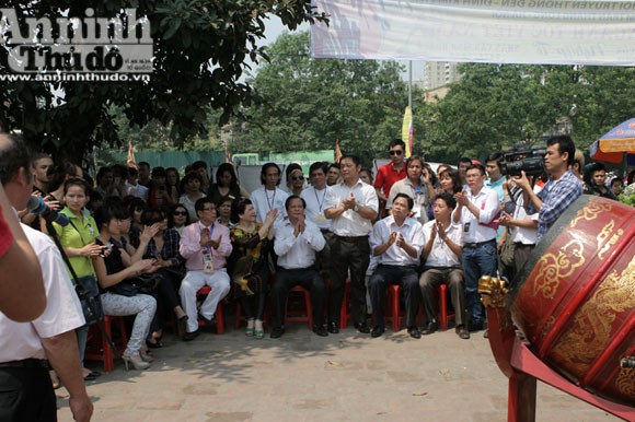 Cùng hội ngộ, trổ tài “đè đầu, vít cổ” người không quen biết ảnh 2