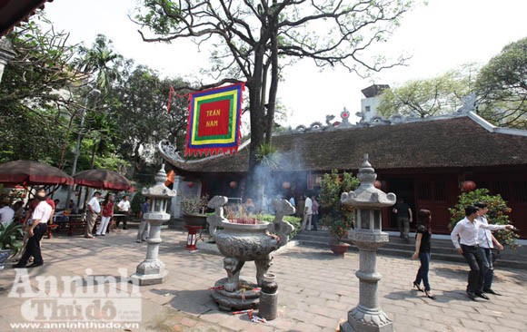 Cùng hội ngộ, trổ tài “đè đầu, vít cổ” người không quen biết ảnh 1