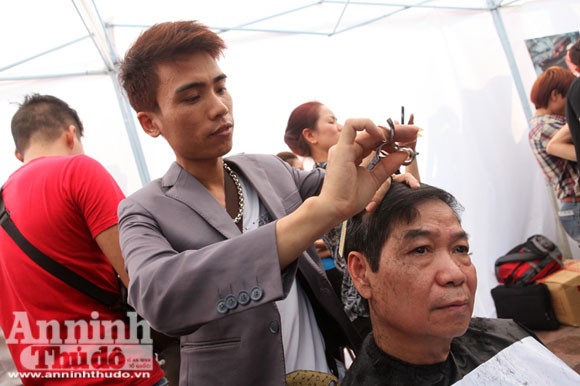 Cùng hội ngộ, trổ tài “đè đầu, vít cổ” người không quen biết ảnh 12