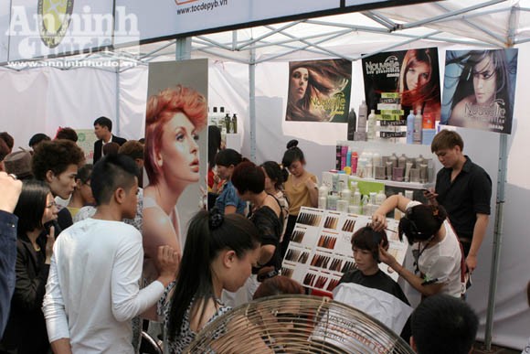 Cùng hội ngộ, trổ tài “đè đầu, vít cổ” người không quen biết ảnh 14