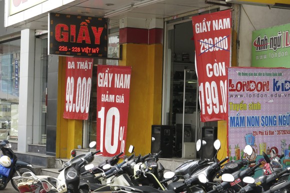 Shop sang trọng đồng loạt đóng cửa vì kinh tế suy thoái ảnh 8