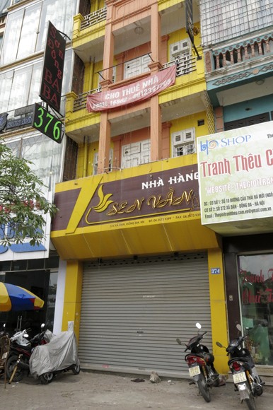 Shop sang trọng đồng loạt đóng cửa vì kinh tế suy thoái ảnh 12