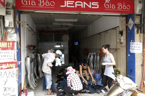 Shop sang trọng đồng loạt đóng cửa vì kinh tế suy thoái ảnh 4