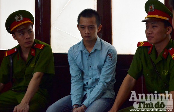 Chém nhau vì tranh giành phòng hát karaoke ảnh 1