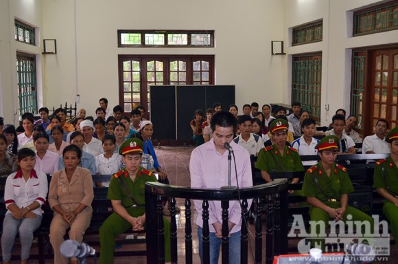 Nhát dao oan nghiệt của người con trai đâm thấu tim bố đẻ ảnh 1