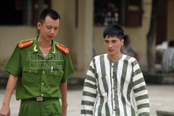 Gột rửa lỗi lầm trong quãng thời gian ở sau song sắt ảnh 1