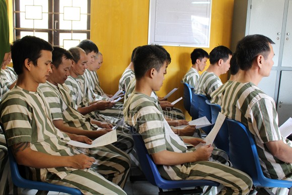 Gột rửa lỗi lầm trong quãng thời gian ở sau song sắt ảnh 2