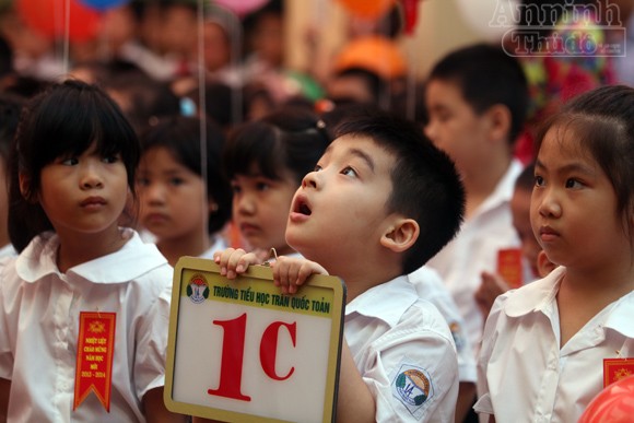 Trẻ ngộ nghĩnh trong ngày khai trường ảnh 5