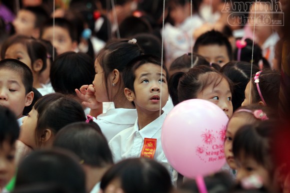 Trẻ ngộ nghĩnh trong ngày khai trường ảnh 6
