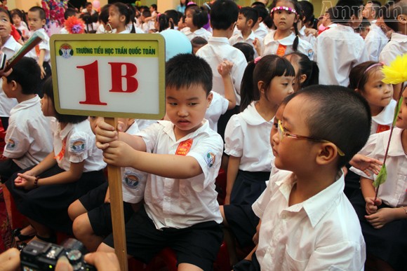 Trẻ ngộ nghĩnh trong ngày khai trường ảnh 9
