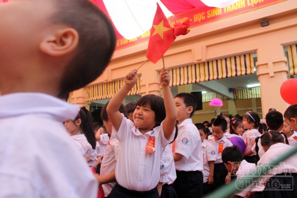 Trẻ ngộ nghĩnh trong ngày khai trường ảnh 10
