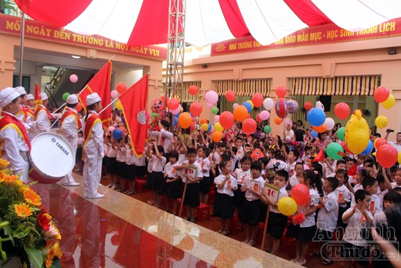 Trẻ ngộ nghĩnh trong ngày khai trường ảnh 4