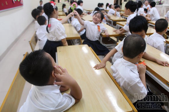 Trẻ ngộ nghĩnh trong ngày khai trường ảnh 15