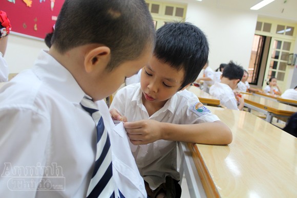 Trẻ ngộ nghĩnh trong ngày khai trường ảnh 14