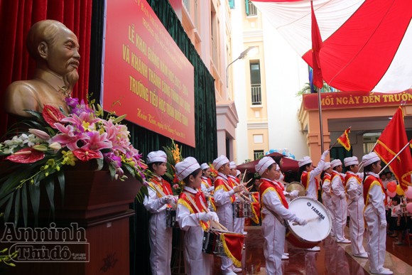 Trẻ ngộ nghĩnh trong ngày khai trường ảnh 3