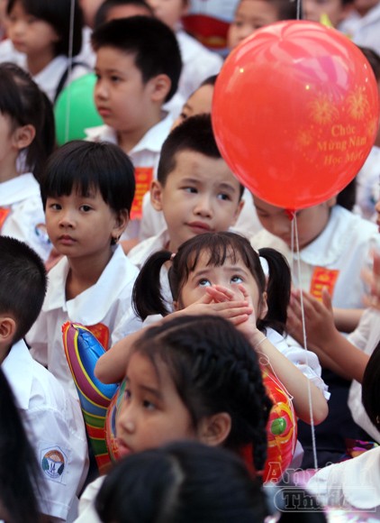 Trẻ ngộ nghĩnh trong ngày khai trường ảnh 11