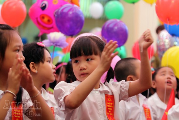 Trẻ ngộ nghĩnh trong ngày khai trường ảnh 12