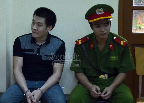 Ném heroin vào cây xăng để phi tang ảnh 1