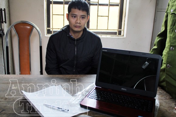 Thấy bạn gái trùm chăn bạn trai cuỗm đồ rồi... lượn ảnh 1