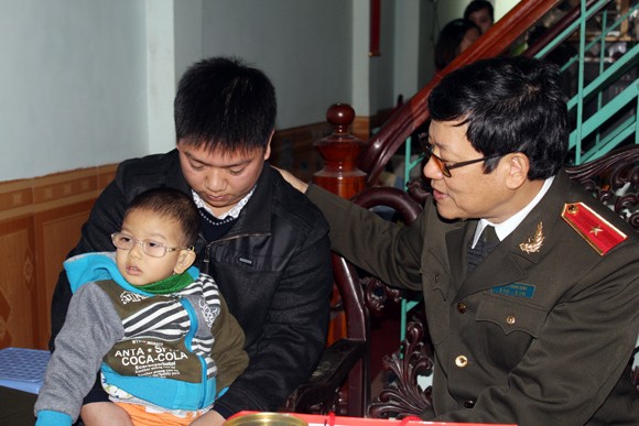 Lãnh đạo CATP thăm hỏi CBCS có hoàn cảnh khó khăn ảnh 2