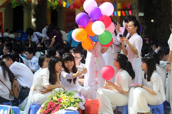 Những cung bậc cảm xúc “mùa” chia tay mái trường ảnh 1