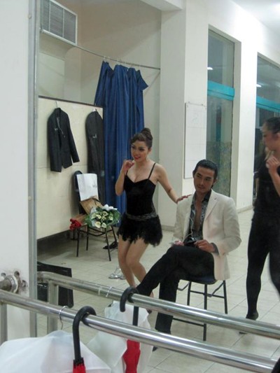 Ngọc Anh lả lơi, quyến rũ Ngọc Ngoan sau cánh gà ảnh 5