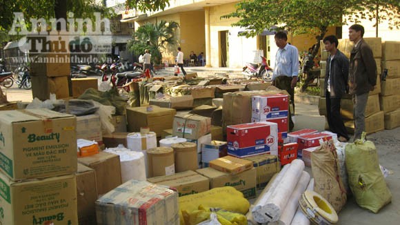 Cuối năm, vùng biên nóng bỏng: Các chiêu “đánh” hàng lậu ảnh 1