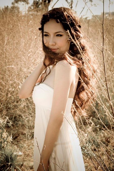 Phương Linh "lạc bước" trên đồng cỏ hoang ảnh 1