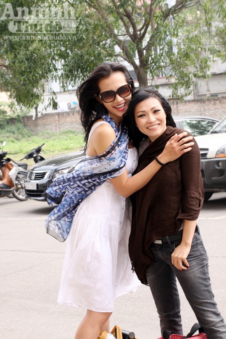 Phương Thanh nhí nhảnh tạo dáng cùng Anh Thư ảnh 4
