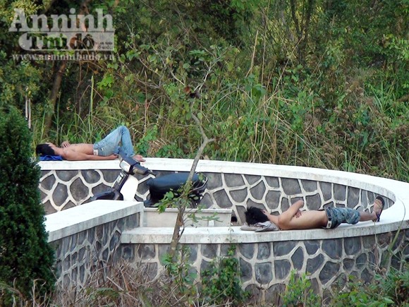Nhếch nhác tại tượng đài chiến thắng Điện Biên Phủ ảnh 8