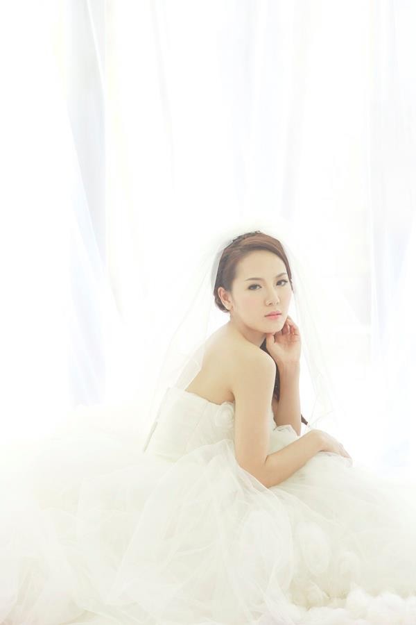 Phương Linh thẫn thờ khoác áo cô dâu ảnh 9