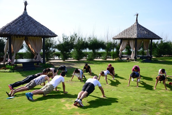 Thí sinh VJ Camp lăn lộn trên cát dưới cái nắng nóng bỏng ảnh 2