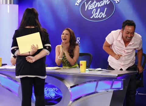 Quang Dũng rượt đuổi thí sinh "đòi" tấm vé vàng ảnh 3